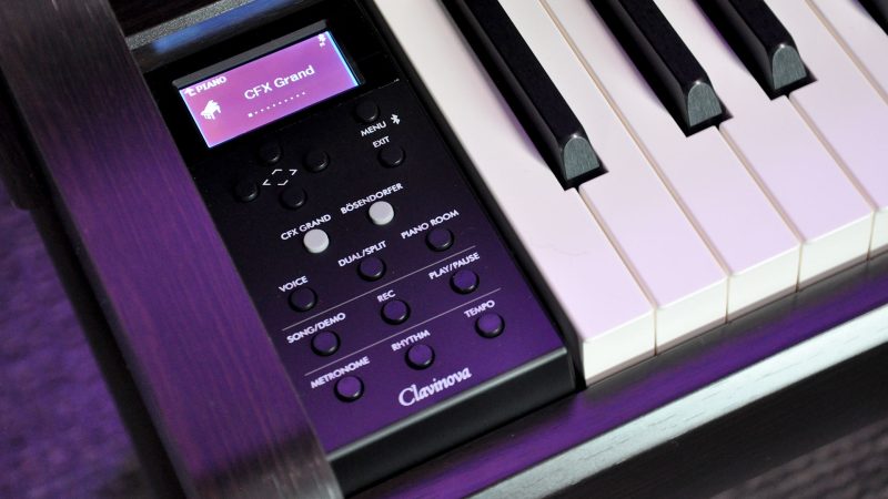 Piano digital Yamaha Clavinova CLP-835R