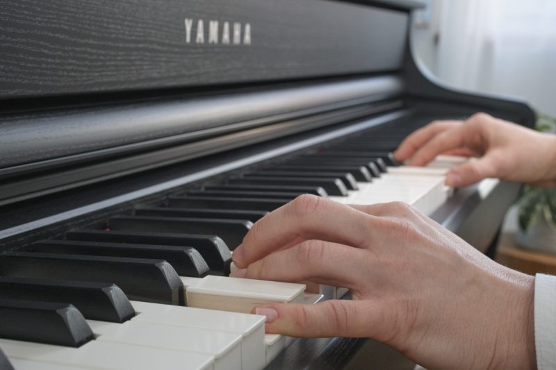 Piano digital Yamaha Clavinova CLP-845R